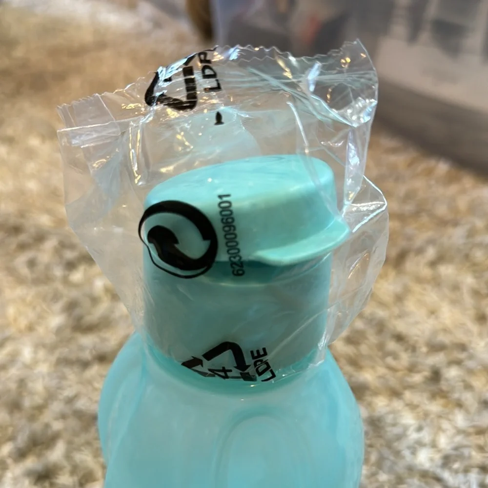 Tupperware 1 L bottle - Picture 8 of 8